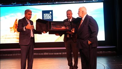 وزير السياحة يكرم المنظمين لفعاليات استضافة مصر للمجلس العالمي للسياحة 
