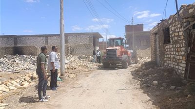 حي الجناين بالسويس يواصل حملات النظافة المكثفة ورفع التراكمات بعدد من المناطق 