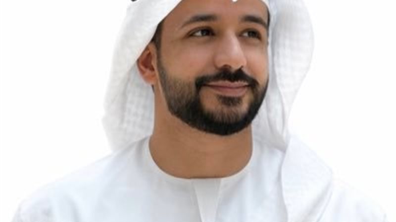 الكاتب الإماراتي