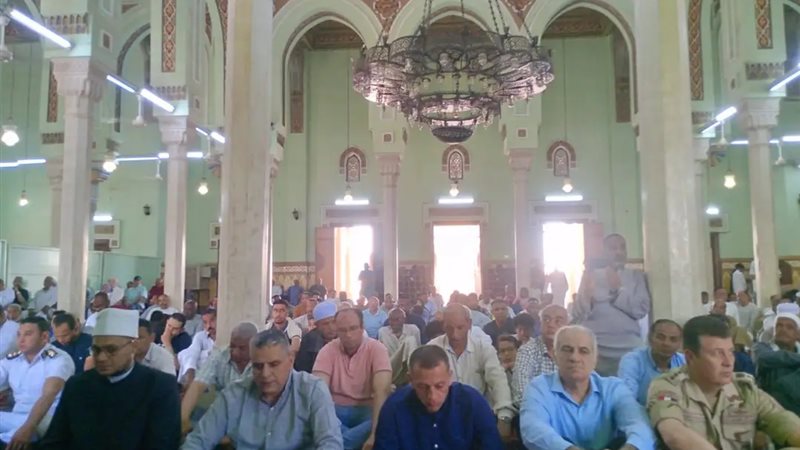 محافظ أسوان يؤدي