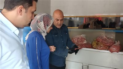 ضبط نصف طن من مصنعات اللحوم مجهولة المصدر بشبرا الخيمة بالقليوبية 