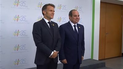 الرئيس السيسي يستقبل الرئيس الفرنسي لافتتاح المقر الجديد لجامعة سنجور