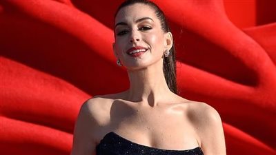 كيف تحولت ان هاثاواي من نجمة هوليوود المحبوبة إلى ضحية لحملة تدمر مسيرتها؟   