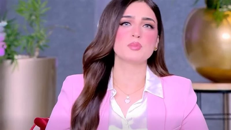 ياسمين عز 