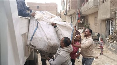حملة مكبرة بحي الجناين بالسويس للتصدي لظاهرة النباشين ورفع المخلفات 