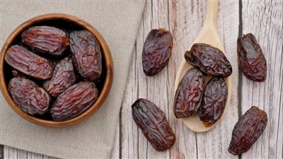     فوائد مذهلة للتمر في دعم المناعة وزيادة طاقة الجسم خلال اليوم