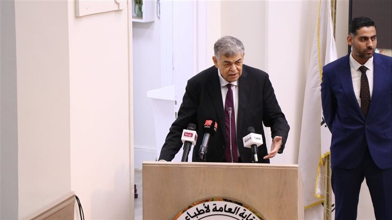 الدكتور اشرف حاتم