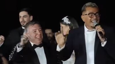  يسرا ورجل الأعمال باسل سماقية .. هل يتعمد عمرو دياب إحراج أصدقائه ؟