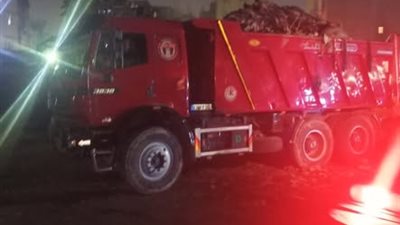 محافظة الجيزة ترفع 650 طن مخلفات من «أرض الرخام» بالمنيرة الغربية