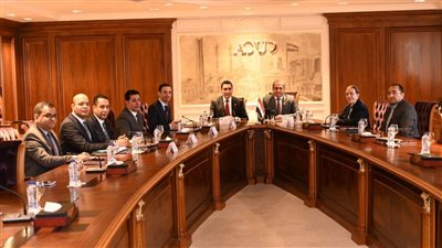 وزير الشباب والرياضة يلتقي رئيس شركة العاصمة الجديدة لمتابعة التعاون المشترك 