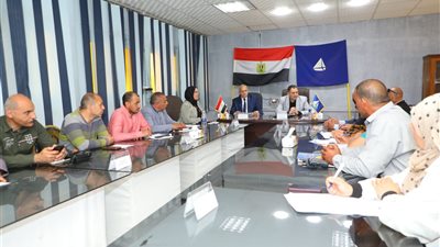 محافظ دمياط يواصل مبادرة «المحافظ هيجيلك» بلقاء موسع مع أهالي الزرقا