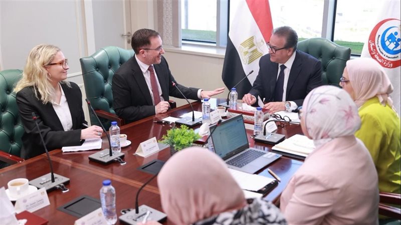 وزير الصحة الدكتور