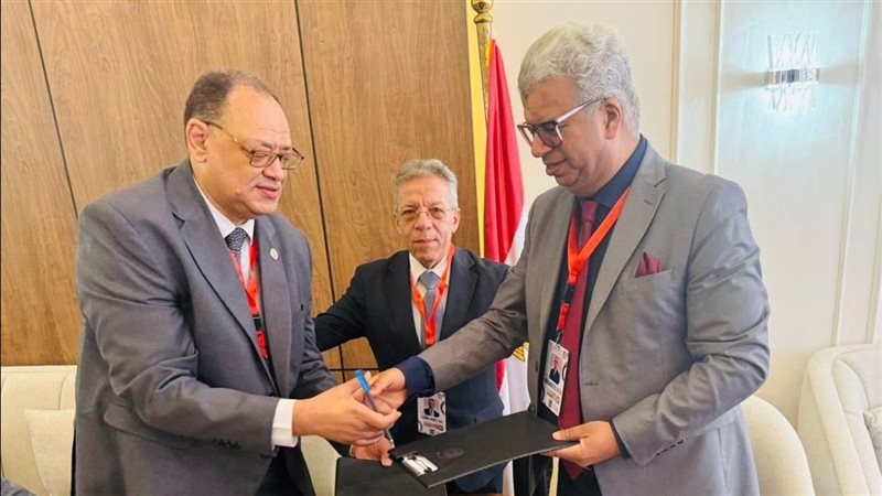 نقيب أطباء مصر الدكتور