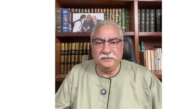 رسالة مؤثرة من إبراهيم عيسى إلى عادل إمام في عيد ميلاده: «سيد سادات الفن المصري»