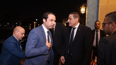 رجل الأعمال علي سالم يؤدي واجب العزاء في شقيق مساعد وزير العدل