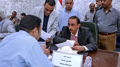 محافظ سوهاج يعقد اللقاء الجماهيري الأسبوعي لبحث مطالب المواطنين وحل مشكلاتهم