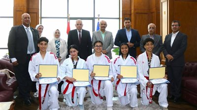  محافظ السويس يكرم أبطال الكاراتيه بعد التألق في بطولة شمال أفريقيا
