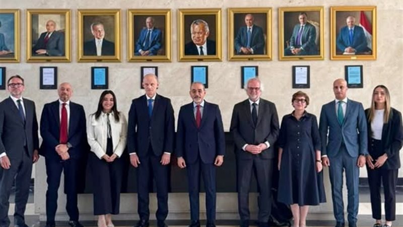 جولة مشاورات سياسية