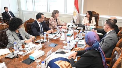 وزيرة الإسكان تبحث مع 