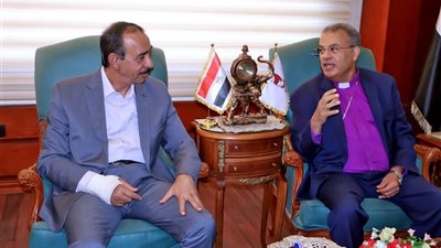 لتعزيز التعاون المشترك.. محافظ سوهاج يستقبل رئيس الطائفة الإنجيلية بمصر
