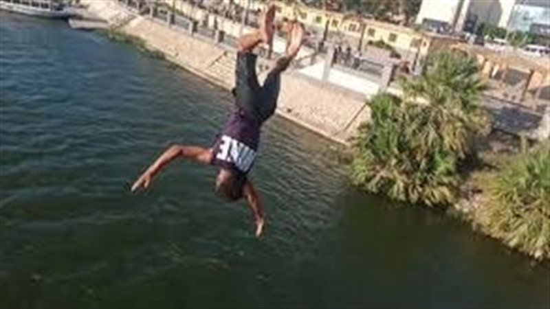 الأهالى تنقذ عامل