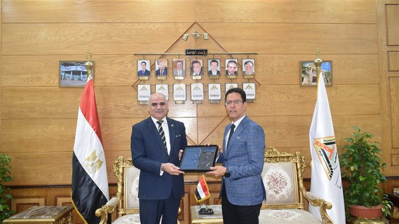 رئيس جامعة بنها 