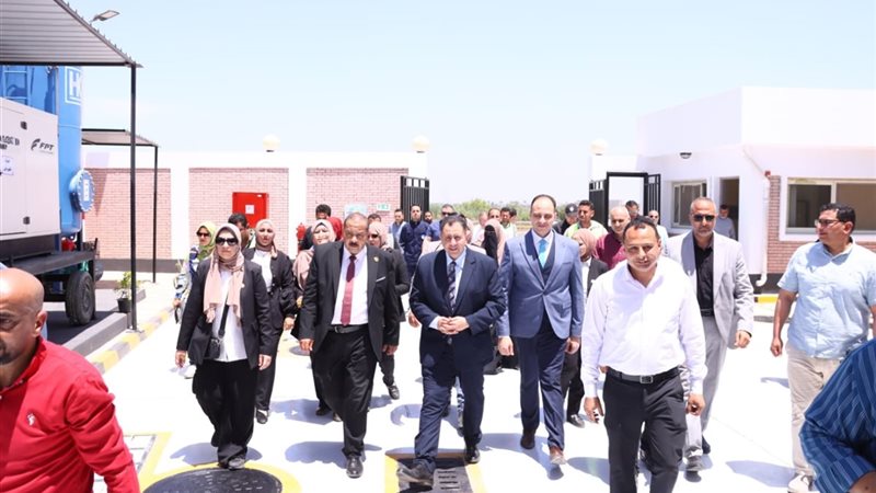 محافظ دمياط يختتم
