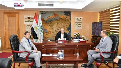 محافظ الفيوم يبحث تطوير قطاع البريد وتأمين استمرار الخدمات بالمقار الحيوية