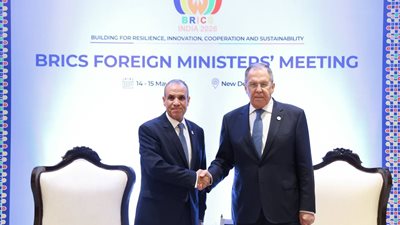 وزير الخارجية يلتقي نظيره الروسي على هامش اجتماع وزراء خارجية البريكس