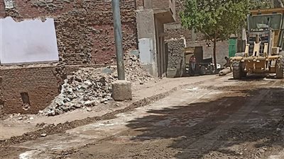 محافظ أسيوط: استمرار حملات تسوية وتمهيد الطرق لتحسين حركة المواطنين 