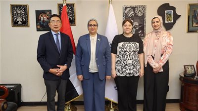 رئيسة القومي للمرأة تبحث مع سفير سنغافورة تعزيز التعاون في تمكين المرأة
