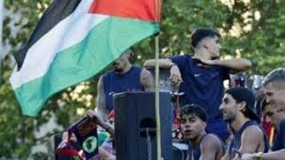 عاجل.. الاحتلال يهاجم لاعب برشلونة بعد رفع علم فلسطين