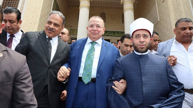 وزير الأوقاف ونقيب