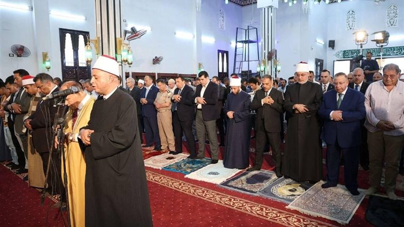 صلاة الجمعة بمسجد