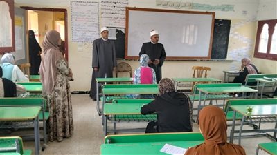 رئيس منطقة الإسماعيلية الأزهرية يتابع امتحانات الإعدادية بلجنة فتيات القرين 