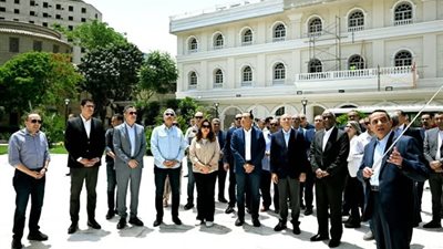 رئيس الوزراء يتفقد مشروع رفع كفاءة الواجهات الخارجية والموقع العام لقصرالتحرير