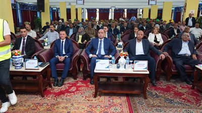 جولة ميدانية لوزير العمل ومحافظ أسوان لشركة السبائك الحديدية بإدفو