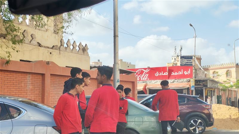 الطلاب قبل دخولهم
