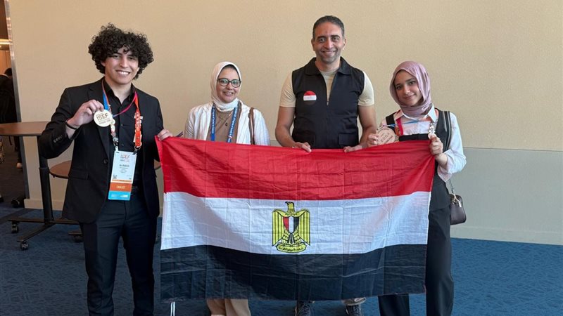 الفائزون 