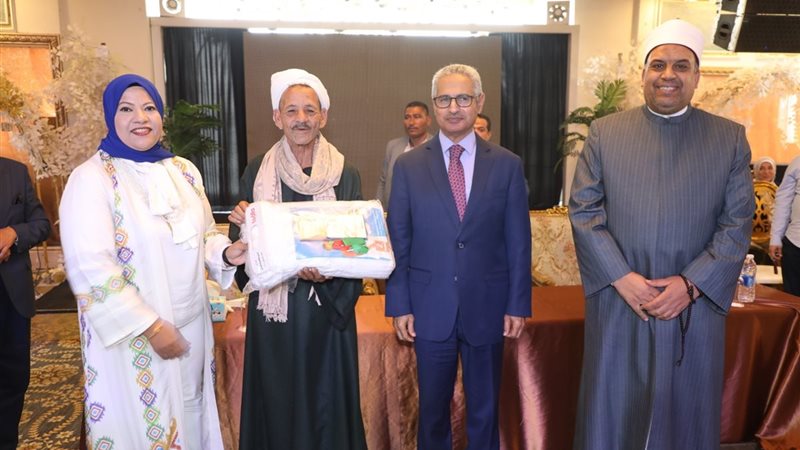 محمود محمد قاسم مع