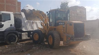 حي عتاقة بالسويس يواصل أعمال النظافة ورفع المخلفات بعدد من المناطق