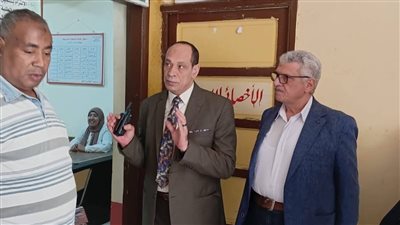 انضباط كامل وأجواء هادئة.. وكيل تعليم القليوبية يتابع امتحانات النقل بطوخ