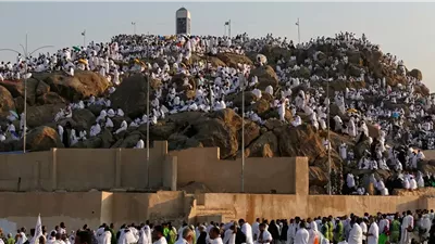 وزارة الأوقاف توضح حكم صلاتي المغرب والعشاء بأذان واحد وإقامتين