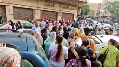 أولياء أمور“الترعة التجريبية” يتجمهرون أمام المدرسة احتجاجًا لتحويلها ليابانية