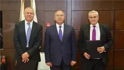 وزير النقل يشهد توقيع مشروع ميناء برج العرب الجاف على مساحة 133 فدانًا