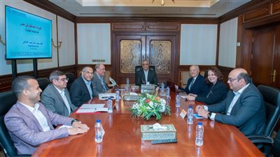 وزير الدولة للإنتاج الحربي يبحث مع خبير دولى أوجه تعظيم الاستفادة من الطاقة