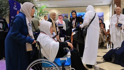 بعثة حج الجمعيات الأهلية تكثف خدماتها لتيسير المناسك على كبارالسن وذوي الإعاقة