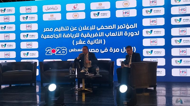 الدكتور عبد العزيز