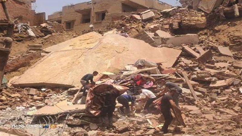 انهيار العقارات الثلاثة