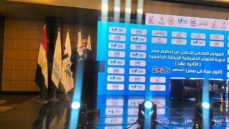 الدكتور عبد العزيز